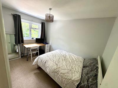 Double Bedroom Available Now Main Photo