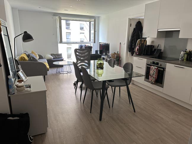 Looking for a new housemate  Main Photo