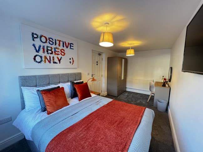 Double Room in a Professional House Share Main Photo