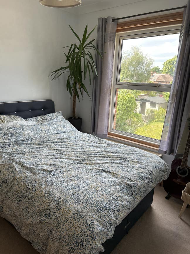 One bedroom available. In semi detached house Main Photo