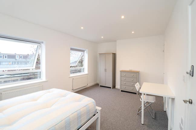 ⚡ 2 Rooms, 1 Home, Fulham Dream – Grab It Now! Main Photo
