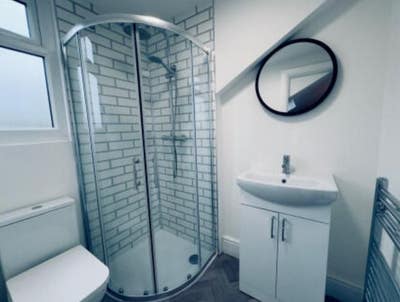 Stunning Newly Refurbished Property for Let Main Photo