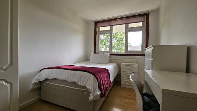 New● Available 19Th Dec Main Photo