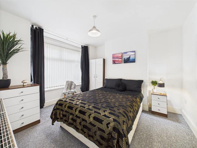 🏡 Quiet Room Near Hospitals – Bills Included! 💡 Main Photo