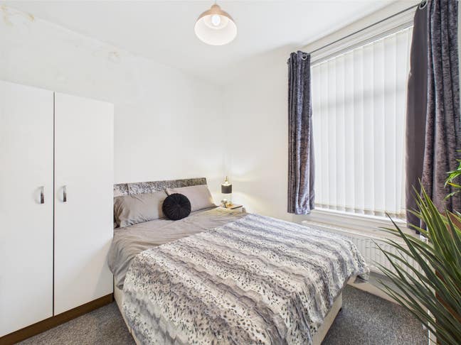 🏡 Quiet Room Near Hospitals – Bills Included! 💡 Main Photo