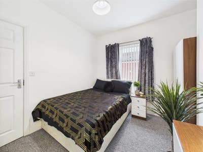 ✨ Bright Double Room – All Bills + Fast Wi‑Fi ✨  Main Photo