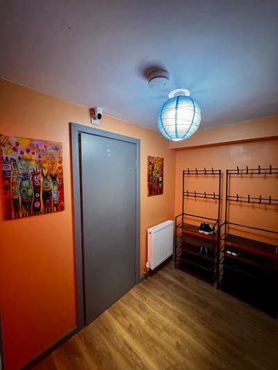 Awesome room for a couple  Main Photo