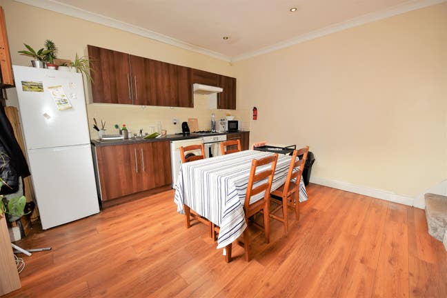 Room to rent in Hyde Park! Main Photo