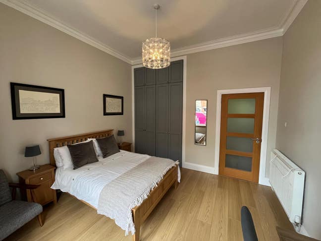 Large double bedroom to let in Merchant City Main Photo