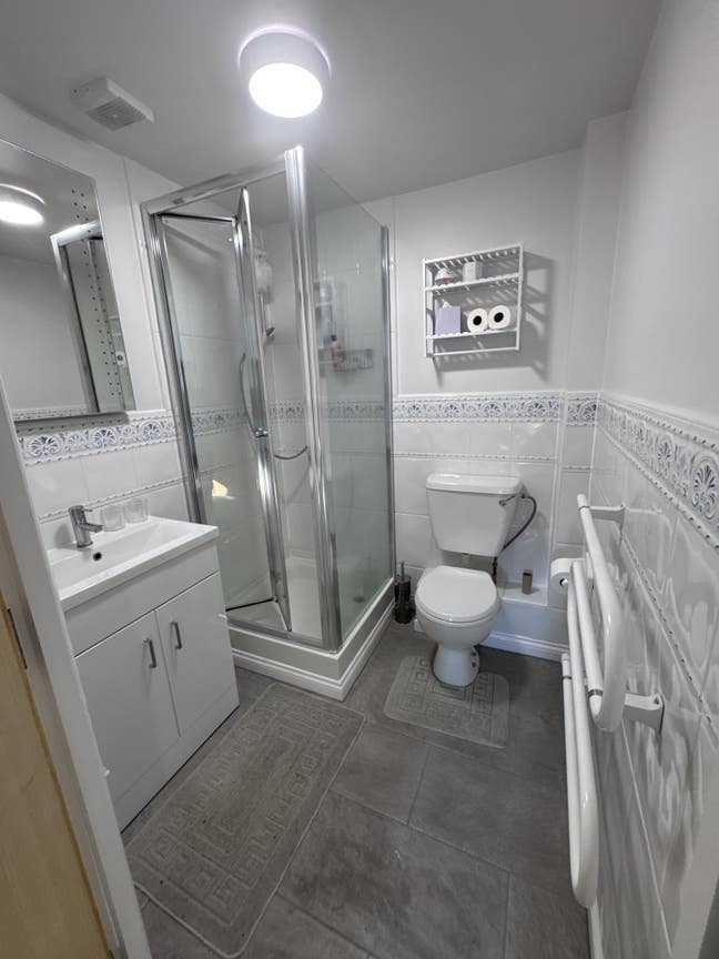 1 Double Bedroom Available with en-suite  Main Photo