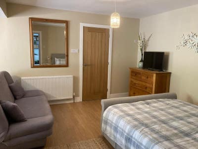 Independent studio apartment, newly refurbished  Main Photo