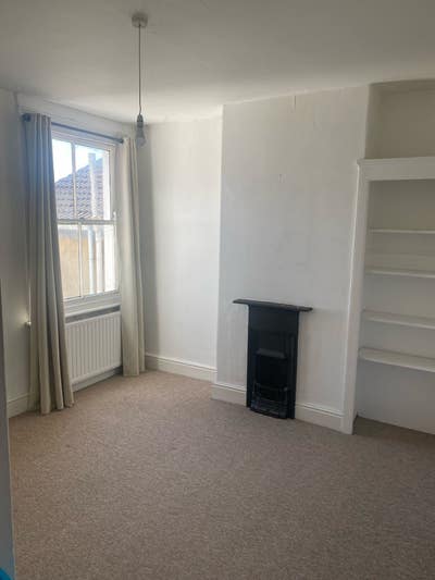 Bright double room off Glouster road  Main Photo