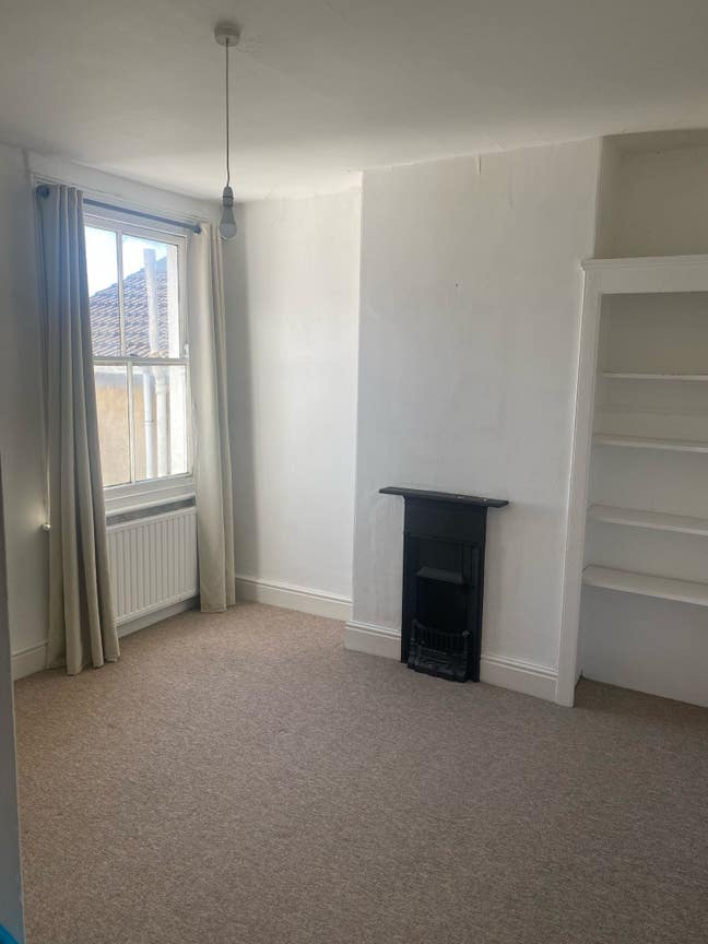 Bright double room off Glouster road  Main Photo