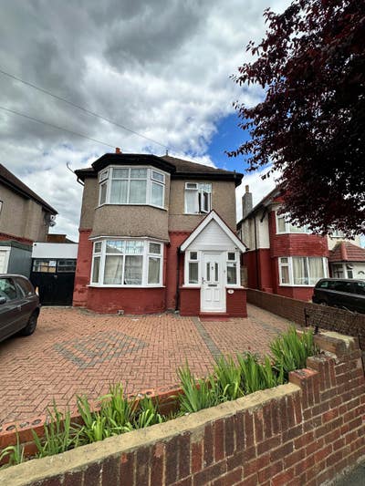Double bedroom for rent in Greenford  Main Photo