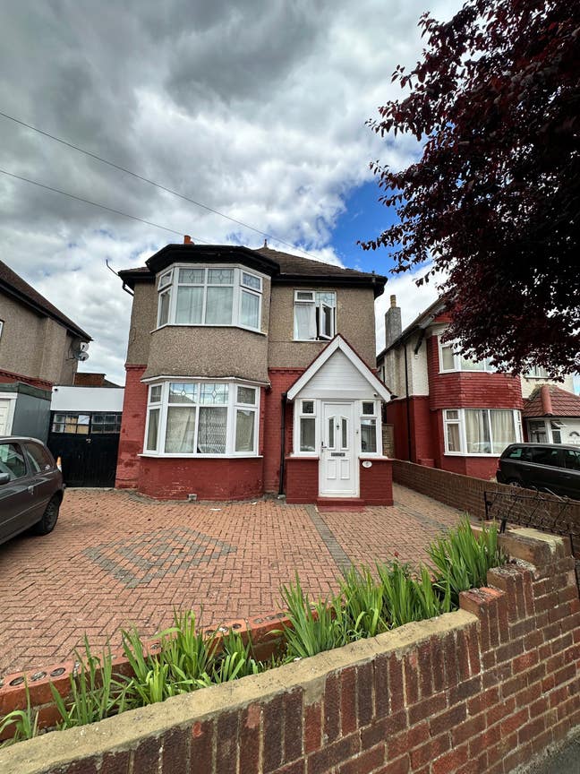 Double bedroom for rent in Greenford  Main Photo