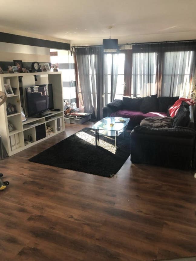 Double room in spacious flat Main Photo