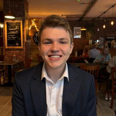 Looking for a friendly house/ housemates! Main Photo