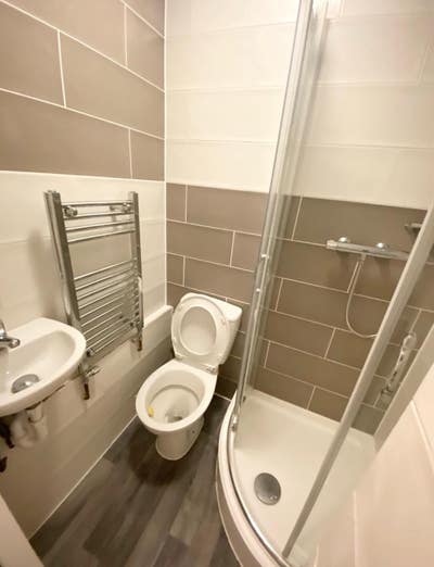 Lovely Ensuite Room  -Own fridge etc Main Photo
