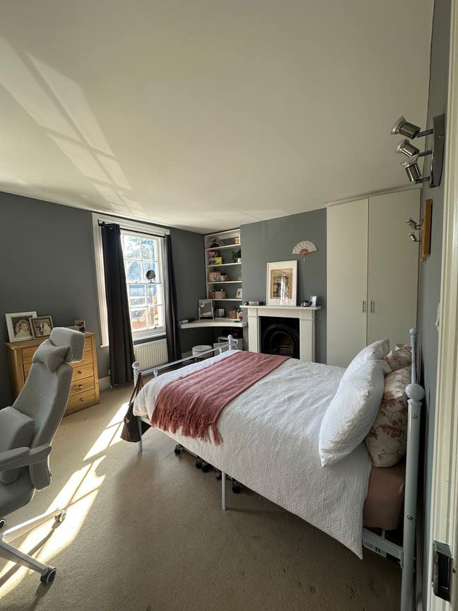 Room for rent in spacious 4 Bedroom House Main Photo