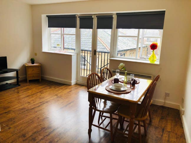 Two-bedroom with all bills included Liverpool      Main Photo