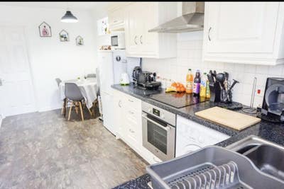 All bills included one bed spacious flat Main Photo