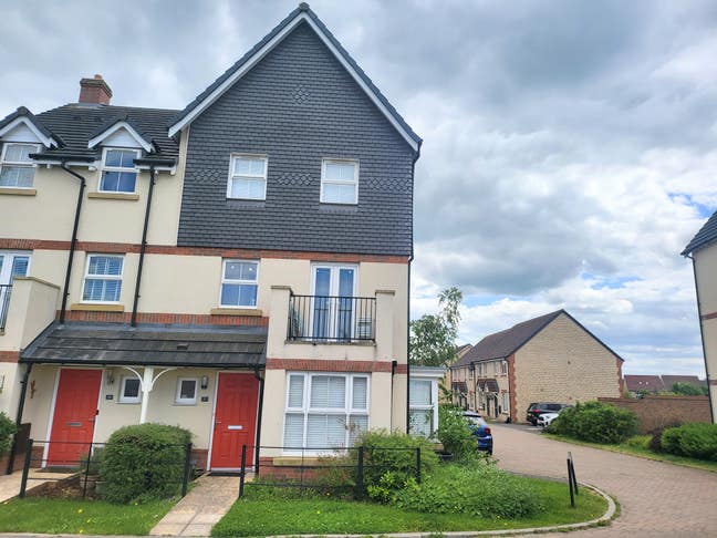 A Large Double Furnished Room in Didcot Main Photo