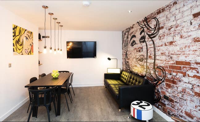 Double Room I 2 mins from station I Free rent  Main Photo