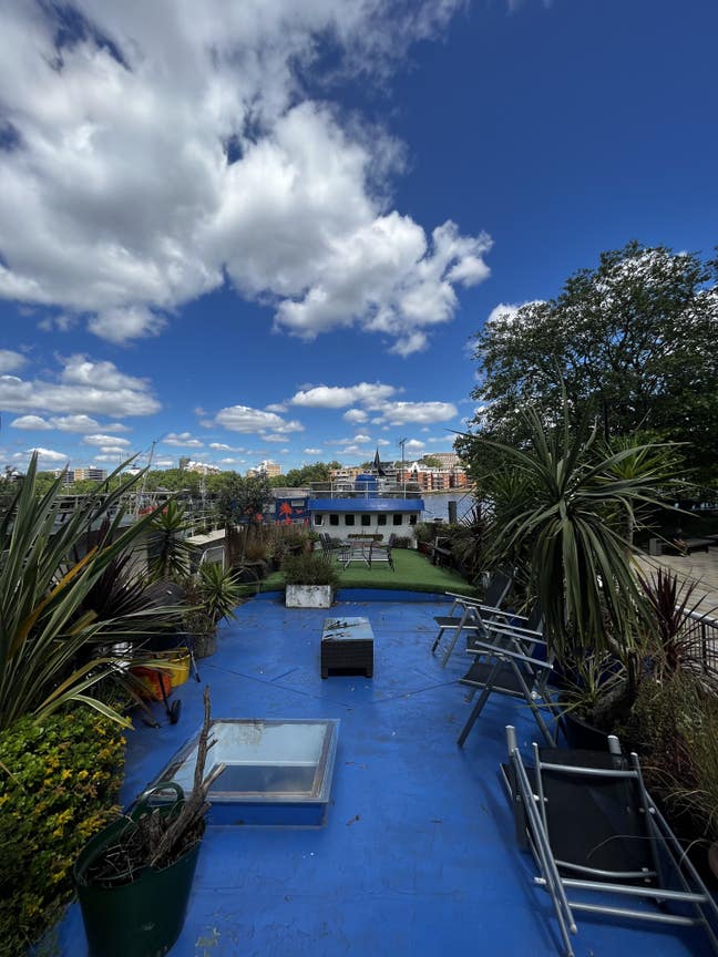 Houseboat Living! Sublet Room on St Michael’s Boat Main Photo