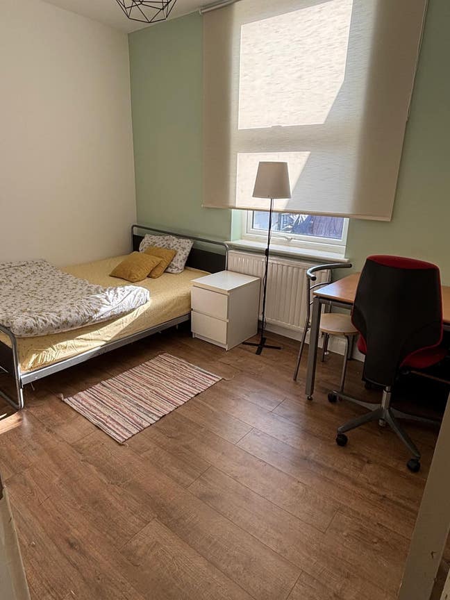 Large Double room to Let  (female preferred) Main Photo