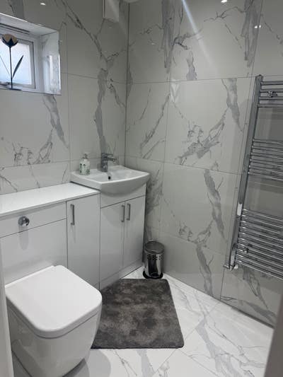 Newly Refurbished Rooms – 5 Min to Tube Main Photo