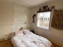 Top Floor Studio Flat in Haggerston Station Main Photo