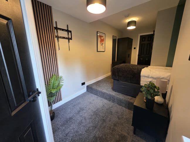 En suite premium room,.Swinton, transport, city ce Main Photo