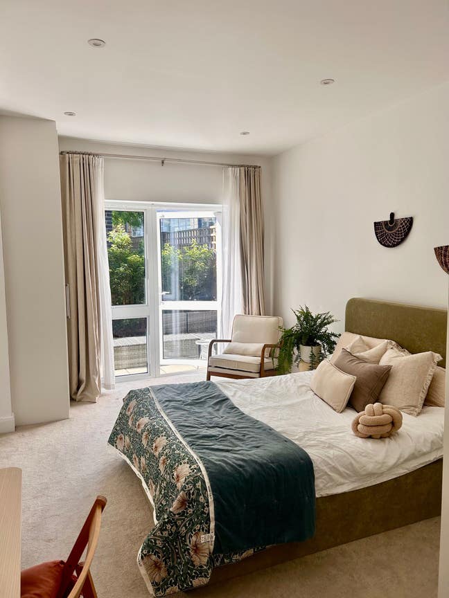 Short term en suite double bedroom with garden  Main Photo