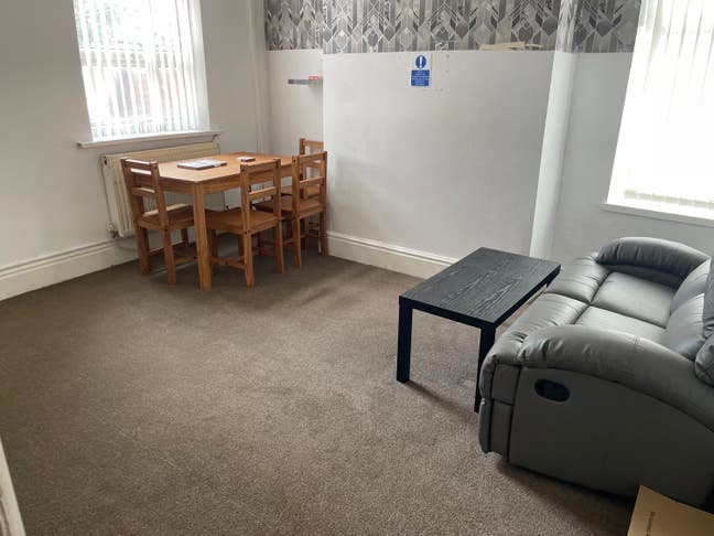 Lovely large double room in Ashton under lyne Main Photo