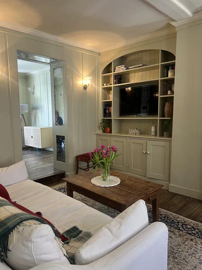 Large sunlit bedroom with ensuite in Spitalfields Main Photo