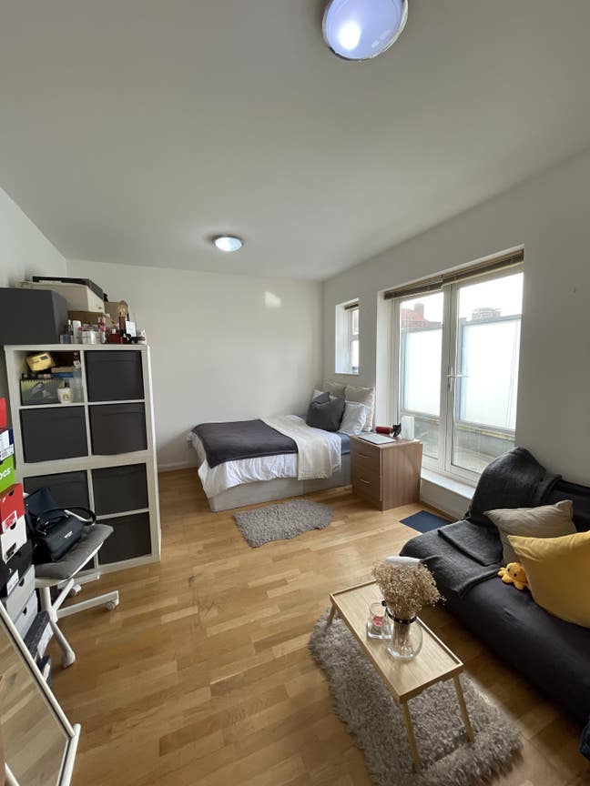 Short Let - All Bills Incl - Big Double Room  Main Photo