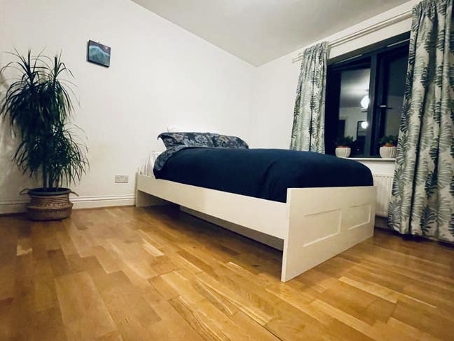 Large double bedroom (with private en-suite)   Main Photo