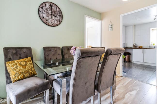 Lovely Large 2 Bed Furnished House,  Main Photo