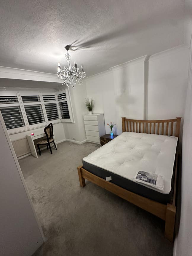 🏡 Spacious Double Room Available in New Malden Main Photo