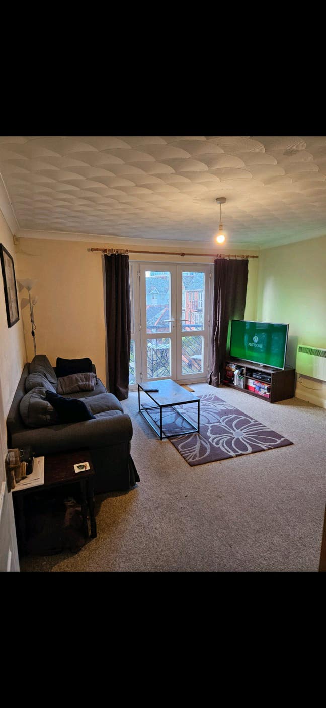 Spacious double bed next door to media city Main Photo