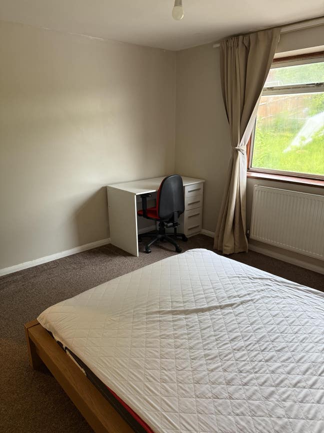 Large Double Room    Main Photo