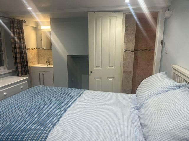 Stylish Double ensuite room  Main Photo