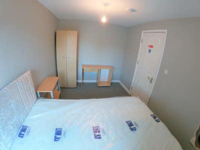 Double Room Available (close to GSK) Main Photo