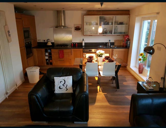 2 bed, 2 bathroom Modern Flat Main Photo