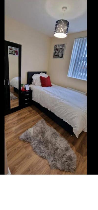 Single room with separate private bathroom Main Photo