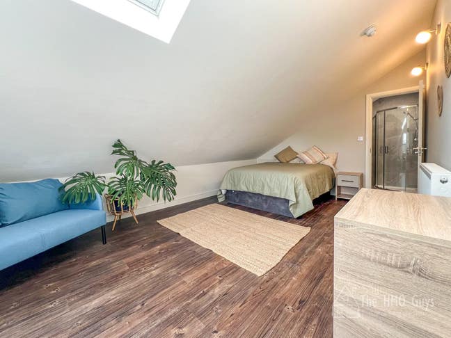 Large Loft Room - Feb Half Price!  Main Photo