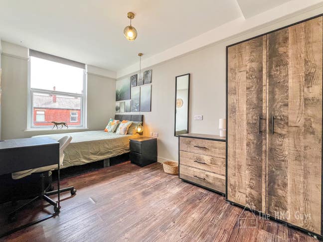 Large Loft Room - Last Room! Main Photo