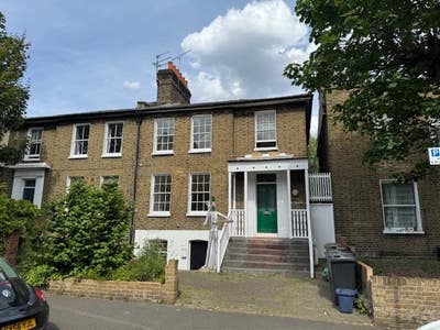 Luxury three bed flat, communal garden, Hackney Main Photo