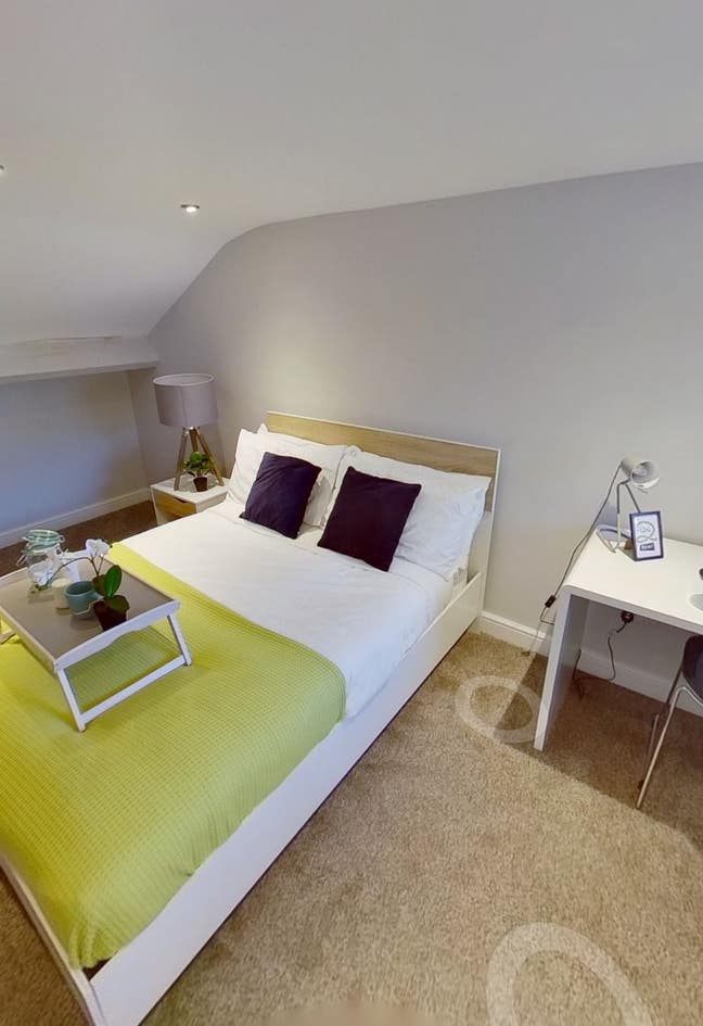 Tenancy take over in new refurb, close to town/NTU Main Photo