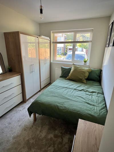 Refurbished Double-Room W/En-Suite (5 or 7 Days) Main Photo